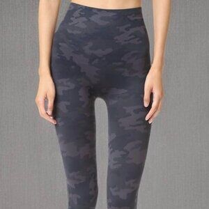 Spanx  Seamless Leggings.  Size XL. Color:  Grey Camouflage. Gently Used.